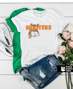 Hooters t shirt