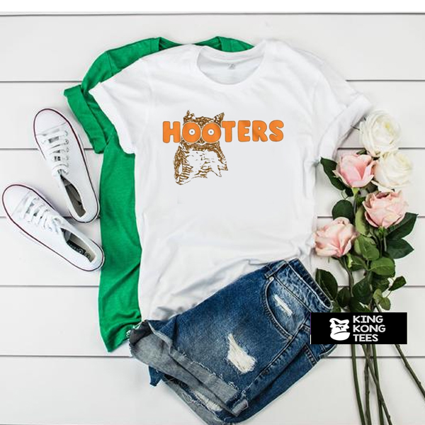 Hooters t shirt