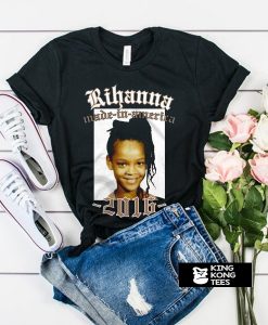 Rihanna Sticking Up Her Middle Finger tshirt